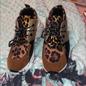 Size 7 boutique sneakers never worn